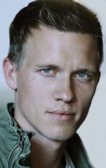 Актер Уоррен Коул