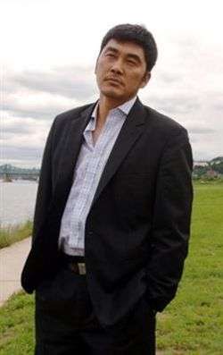 Актер Йонг-хо Ким