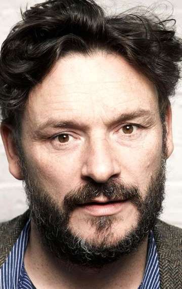 Актер Джулиан Бэррэтт