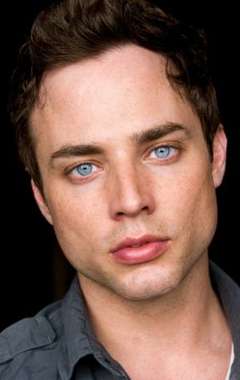 Актер Бен Истер