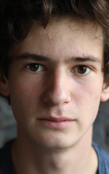 Актер Владислав Тирон