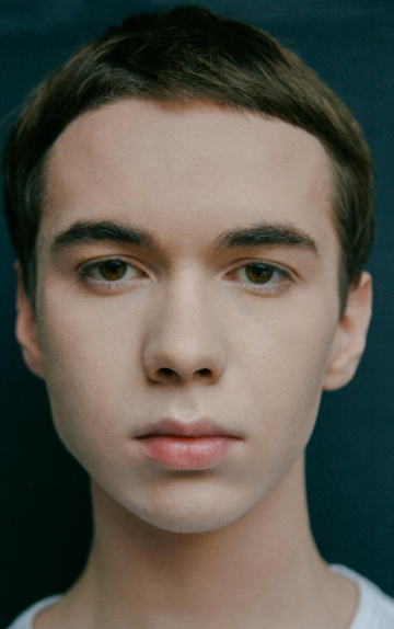 Актер Денис Власенко