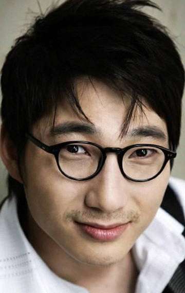 Актер Чон Ун Тхэк