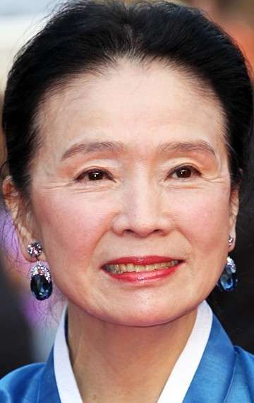 Фото Юн Чжон Хи