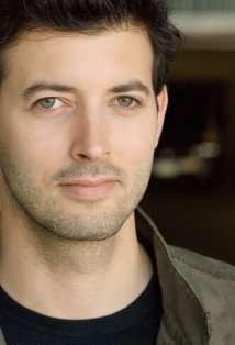 Актер Джонатан Уоттон