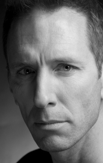 Актер Фредрик Рут