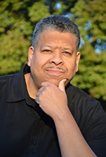 Актер James M Adams