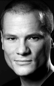 Актер Питер Старк