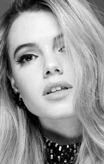 Актер Джулианна Бинар