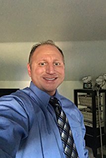 Актер Steven Checchia