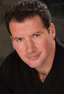 Актер Джеймс Томас Блиф