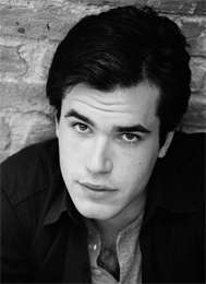 Актер Юлиан Шарп