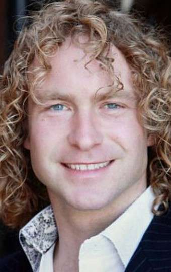 Актер Дэн Петронижевич