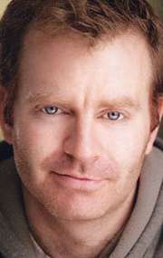 Актер Брендан Бейзер