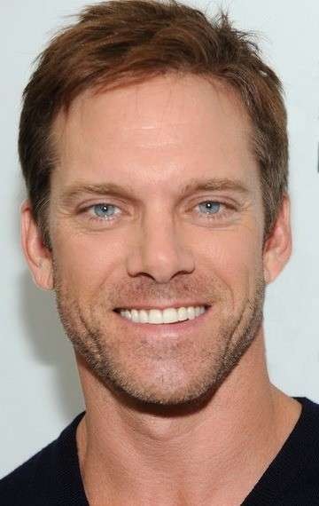 Актер Адам Хэррингтон