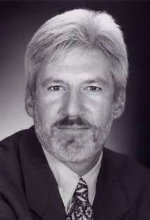 Актер Том Дуган