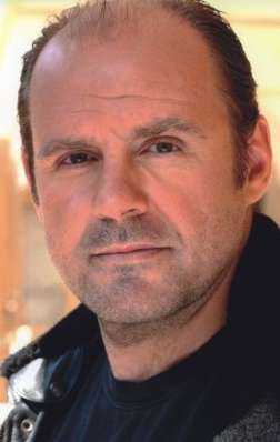 Актер Аугуст Шмёльцер