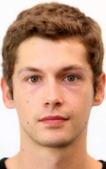 Актер Сирил Дескур