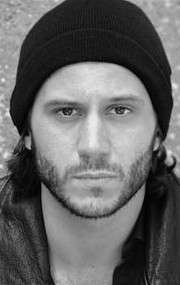 Актер Флориан Кадиу