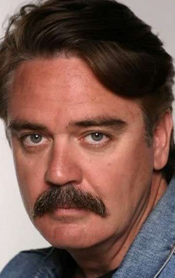 Актер Майкл Харни