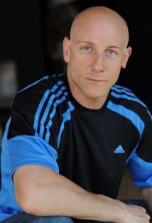 Актер Майк Десабрайс