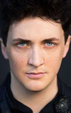 Актер Уэс Робинсон