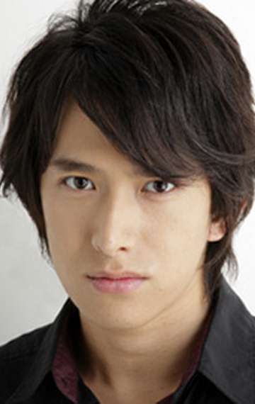 Актер Цуёси Абе