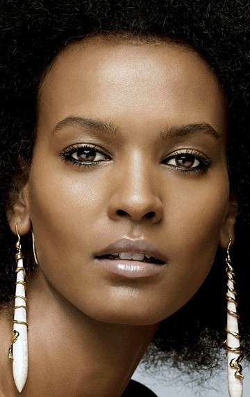 Актер Лия Кебеде