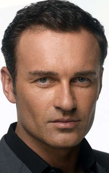 Актер Джулиан МакМэхон