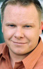 Актер Трэвис Губа