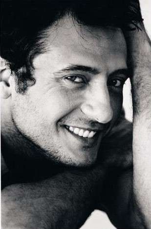 Актер Иигит Озшенер