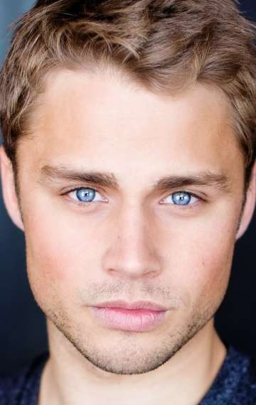 Актер Макс Ллойд-Джонс