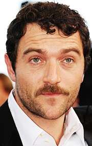 Актер Дени Меноше