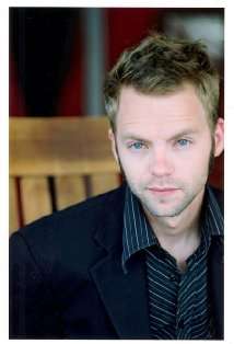 Актер Эстебан Пауэлл