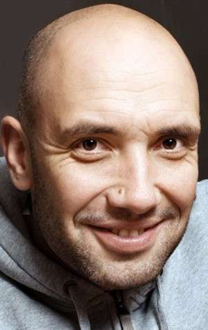 Актер Захари Бахаров