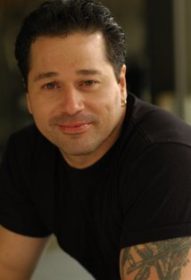 Актер Иззи Руис