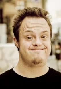 Актер Джош Перри