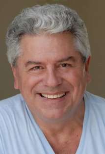 Актер Стив Хэйес