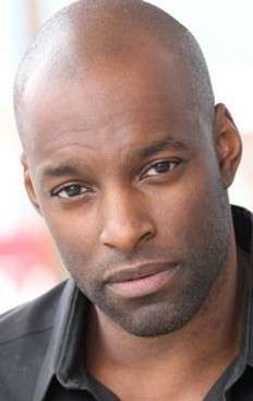 Актер Колин Лоуренс