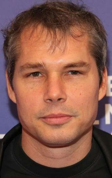 Актер Шепард Фейри