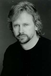 Актер Стивен Честер Принц