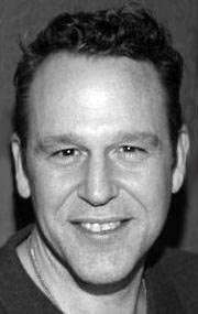 Актер Джон Костелло