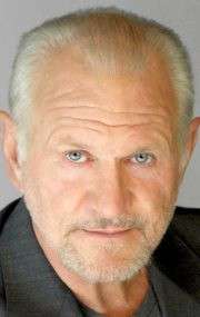 Актер Барт МакКарти