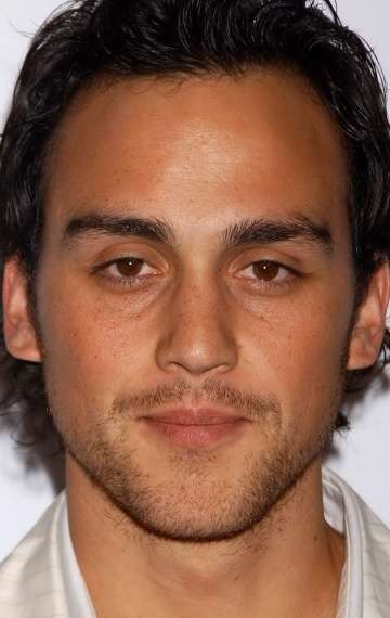Актер Джошуа Альба