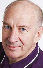 Актер Саймон Дэй