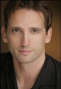 Актер Марк Дикинс