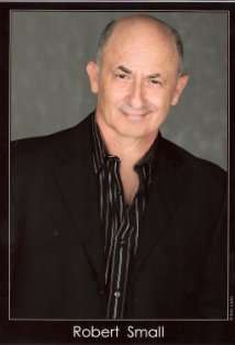 Актер Роберт Смолл