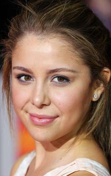 Актер Макензи Вега