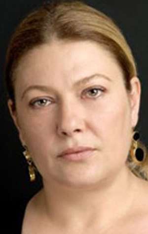 Актер Зейнеп Эронат