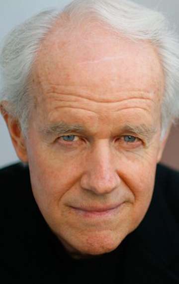 Актер Майк Фаррелл